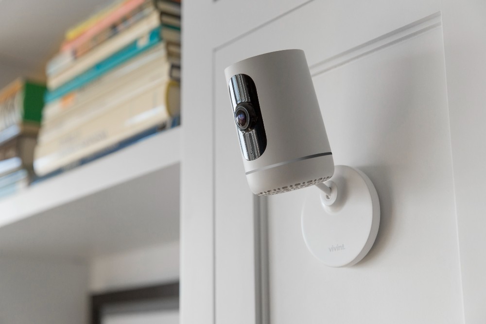 How Wireless Security Cameras Work (and How to Maintain Them) Vivint